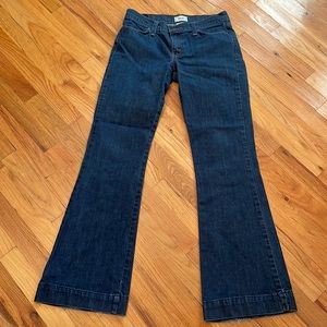 Levi’s Ultimate Lift Flare 544 Jeans. Size 6 Medium. Medium Dark Denim. GUC